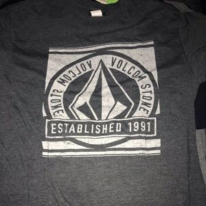 Men’s volcom shirt